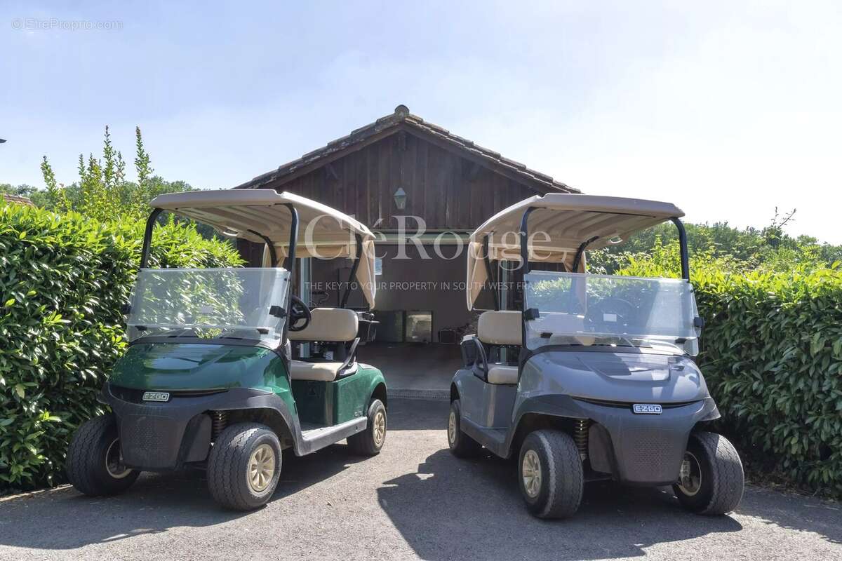 Élégante propriété avec vue sur le lac au cœur d'un golf prestigieux - photo 12
