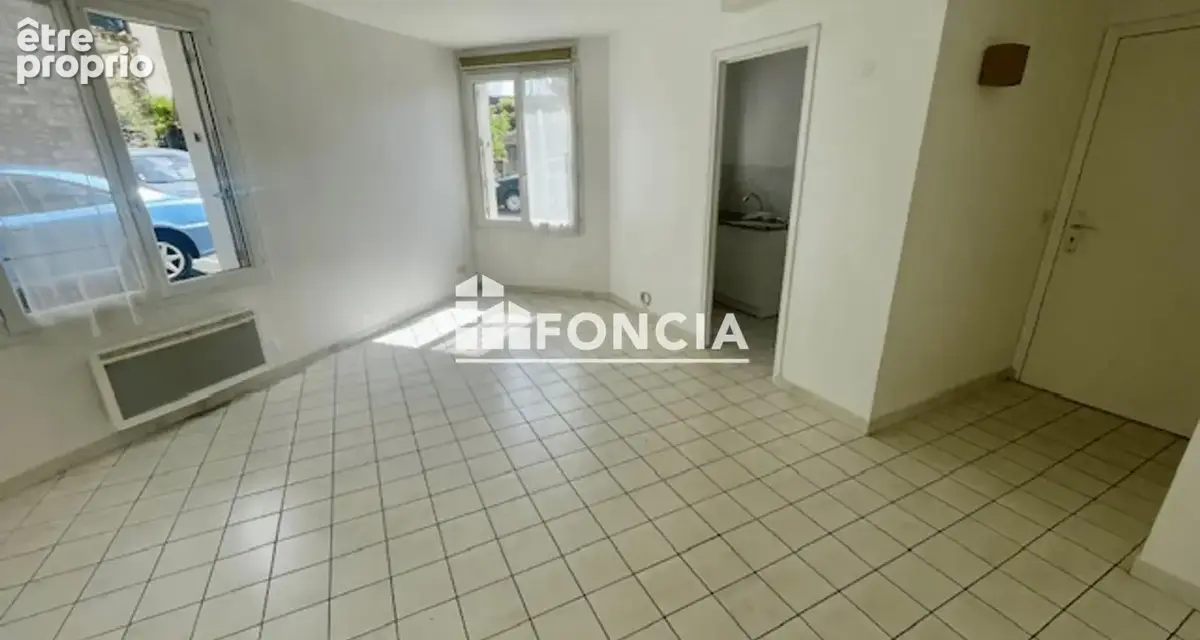 F3 en rez de chaussee avec parking en coeur de ville - photo 2