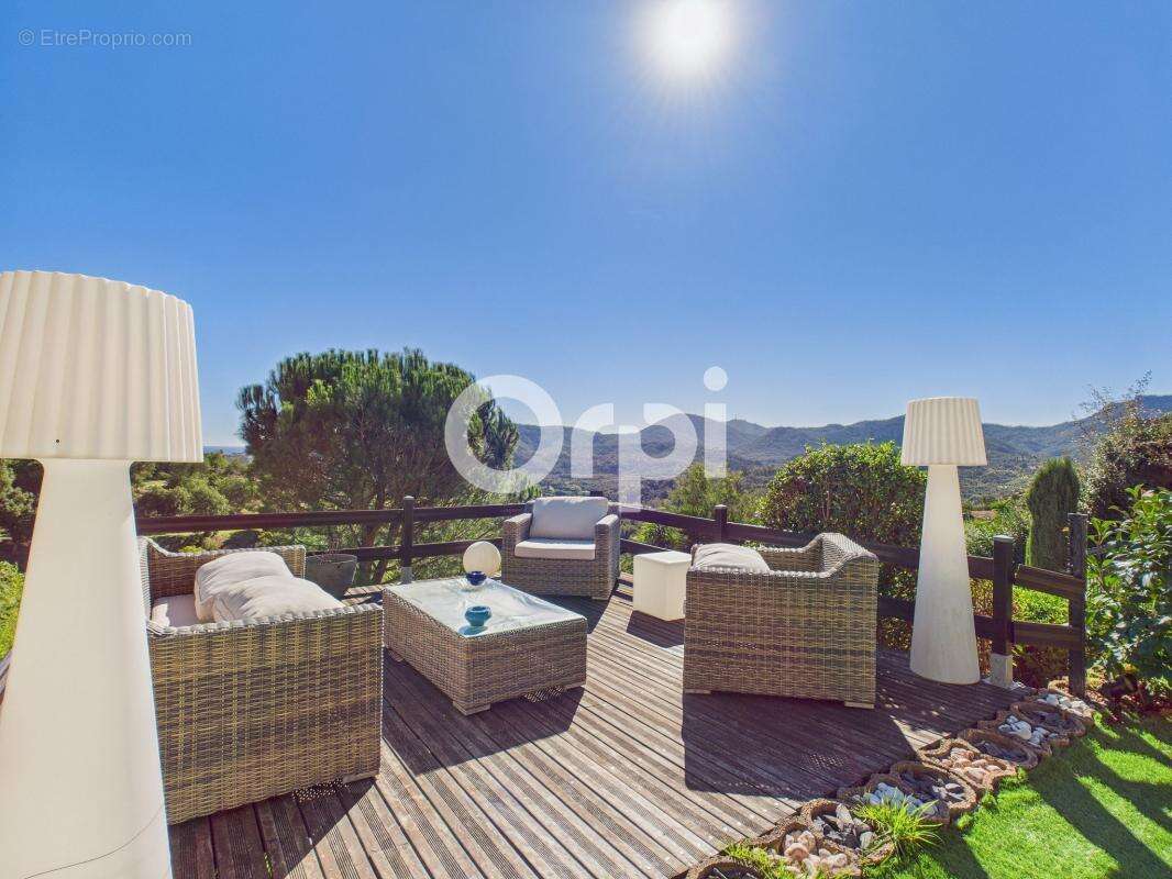 Maison à MANDELIEU-LA-NAPOULE