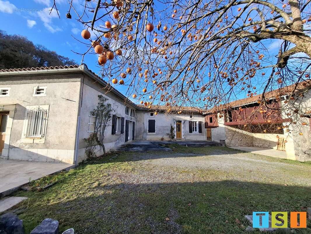 Maison à MONTREJEAU