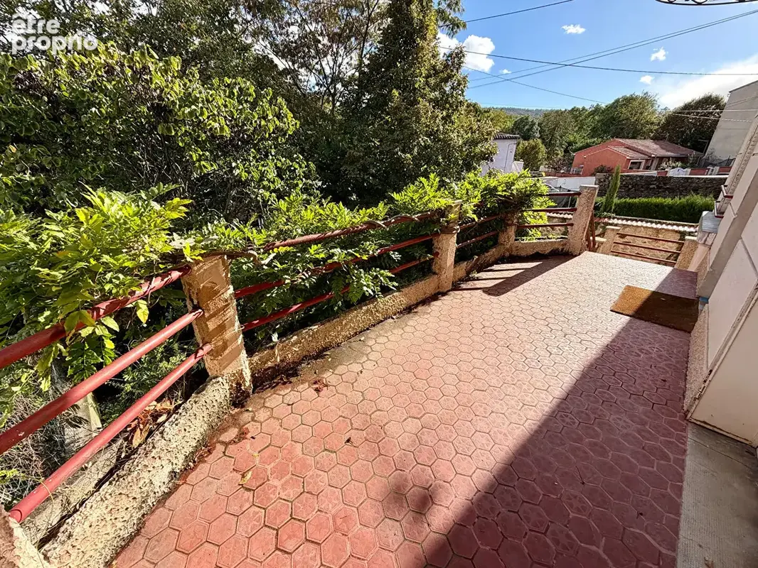 LES MARTRES DE VEYRE / Maison années 30 avec jardin à vendre ! - photo 16
