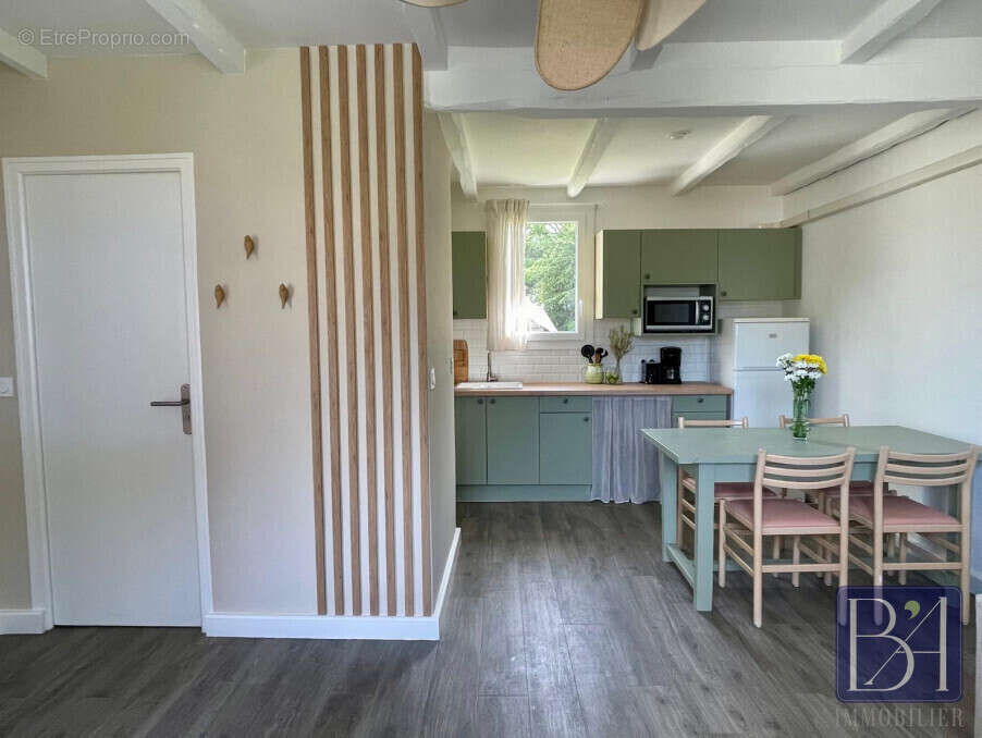 Maison à LA ROQUE-SUR-PERNES