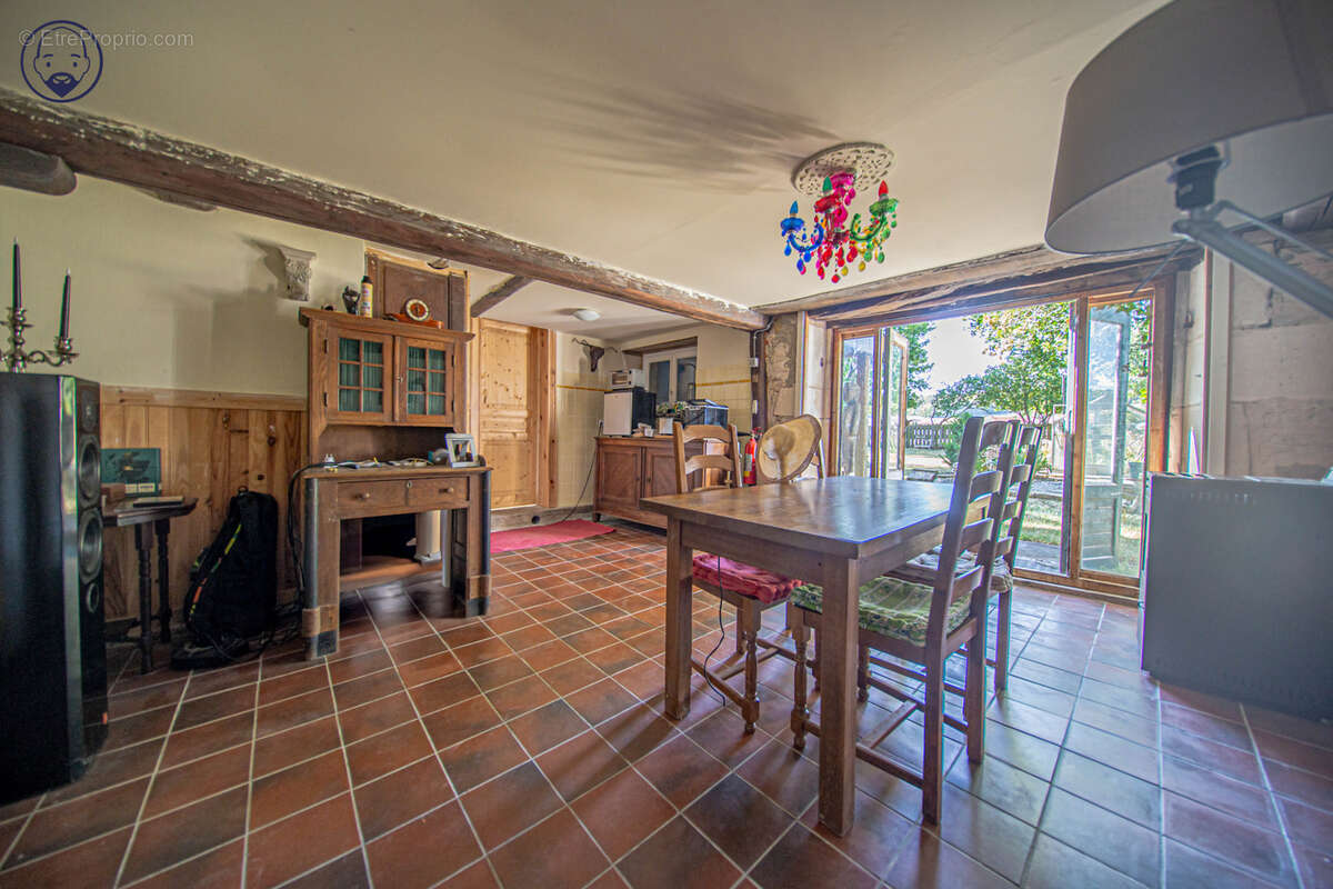 Maison de charme de 165 m2 avec dépendances - photo 13