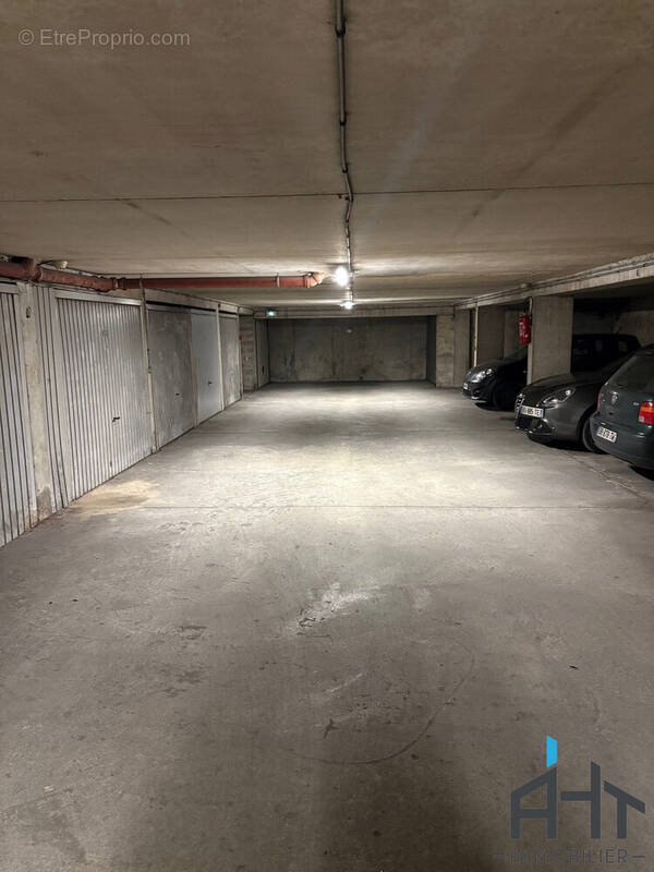 Parking à PARIS-12E