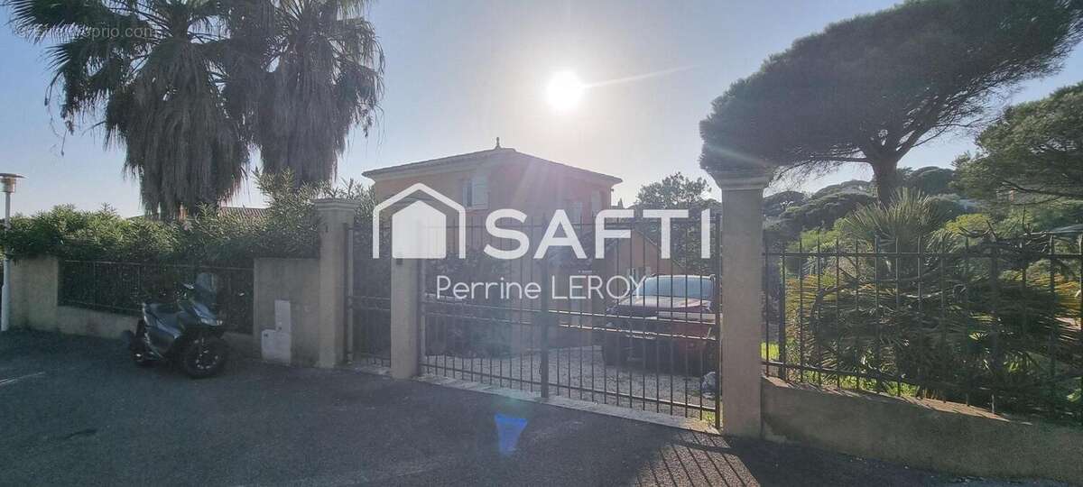 Photo 2 - Maison à ROQUEBRUNE-SUR-ARGENS