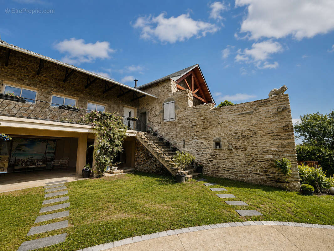 Maison à PRADINAS