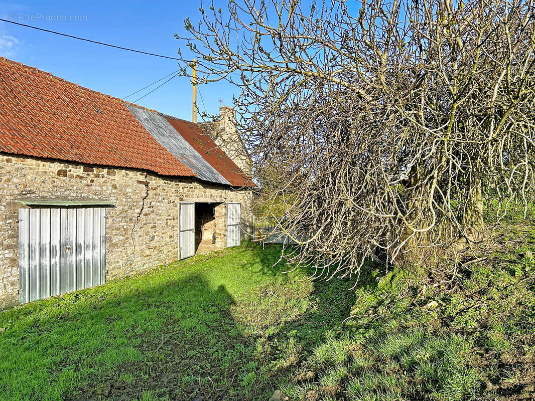 Maison à LES MOITIERS-D'ALLONNE