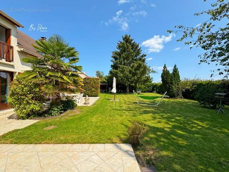 Maison à BUSSY-SAINT-GEORGES