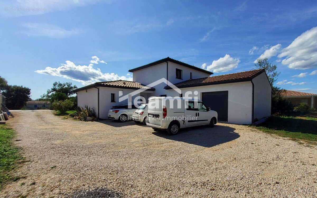 Maison à SAINT-HILAIRE-DE-BRETHMAS