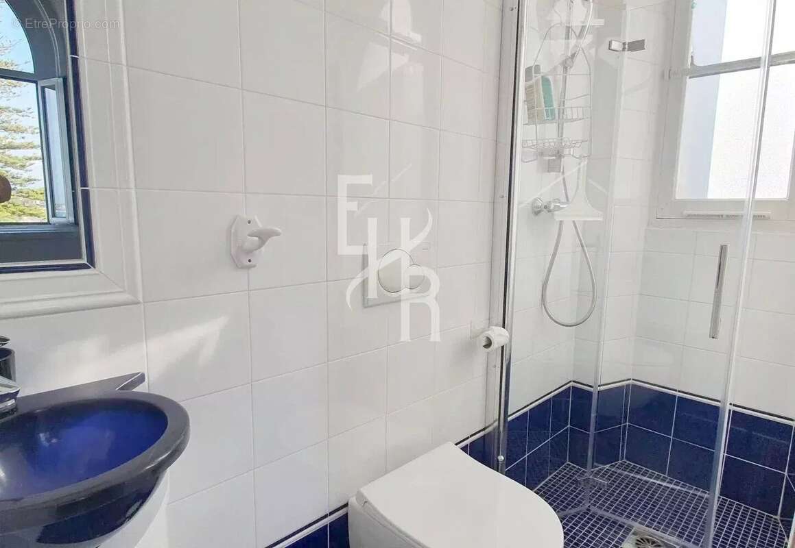 Appartement à VALLAURIS