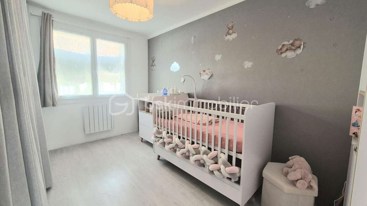 Appartement à SOLLIES-PONT