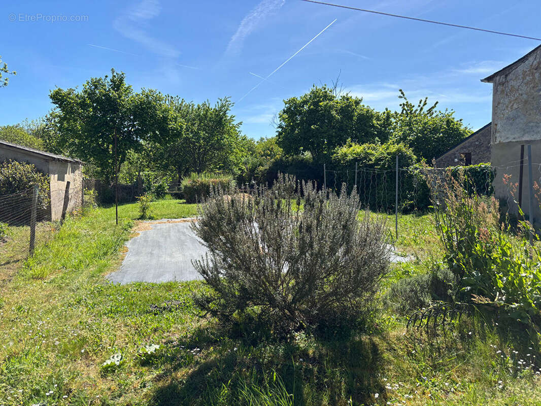 Maison à MESLAY-DU-MAINE
