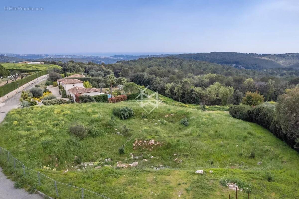 Terrain à ROQUEFORT-LES-PINS
