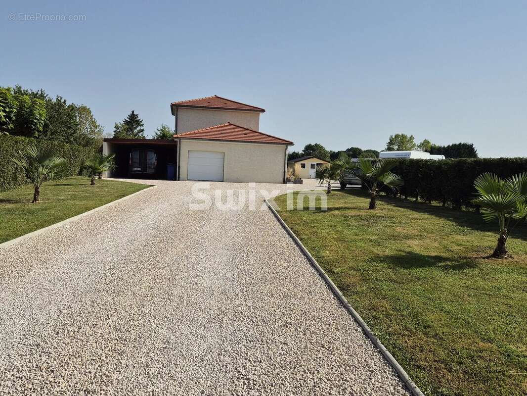 Maison à LE DESCHAUX