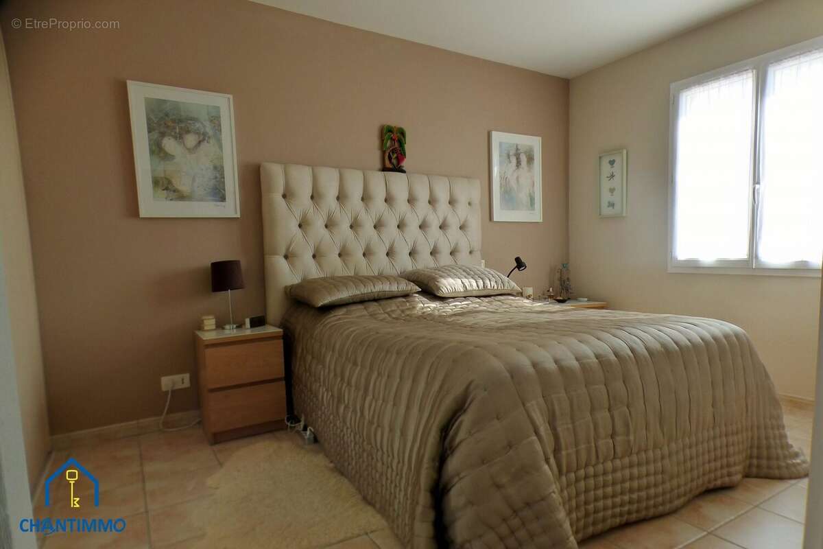 Maison à BAZOGES-EN-PAREDS