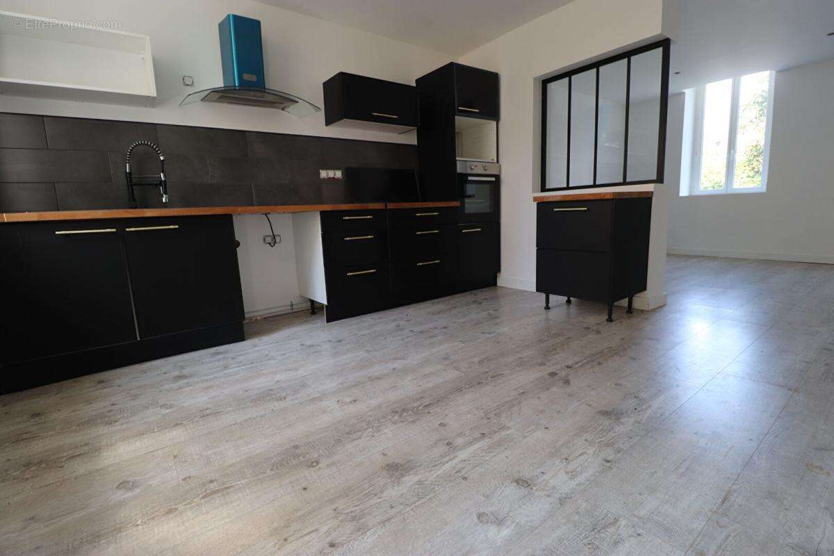 Maison Neris Les Bains 8 pièce(s) 108 m2 - photo 6
