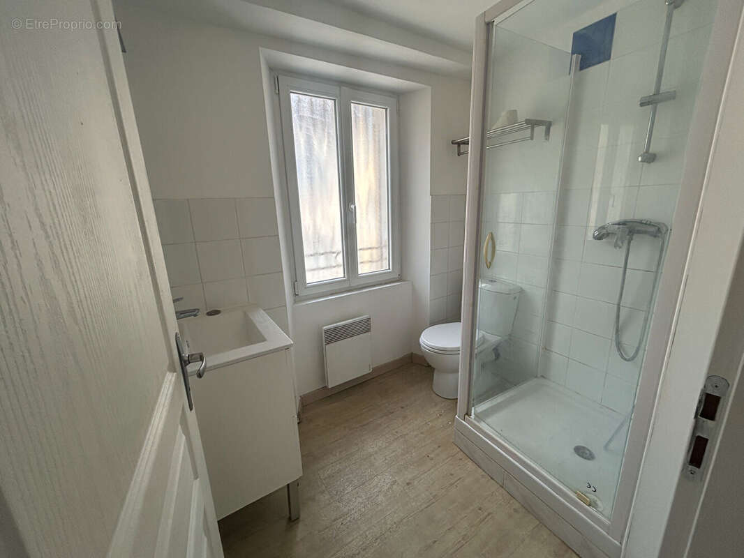 Appartement à MEOUNES-LES-MONTRIEUX