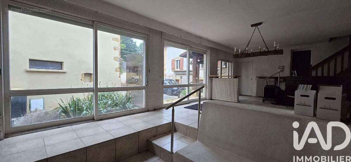 Appartement 211 m² à Eveux  - photo 9