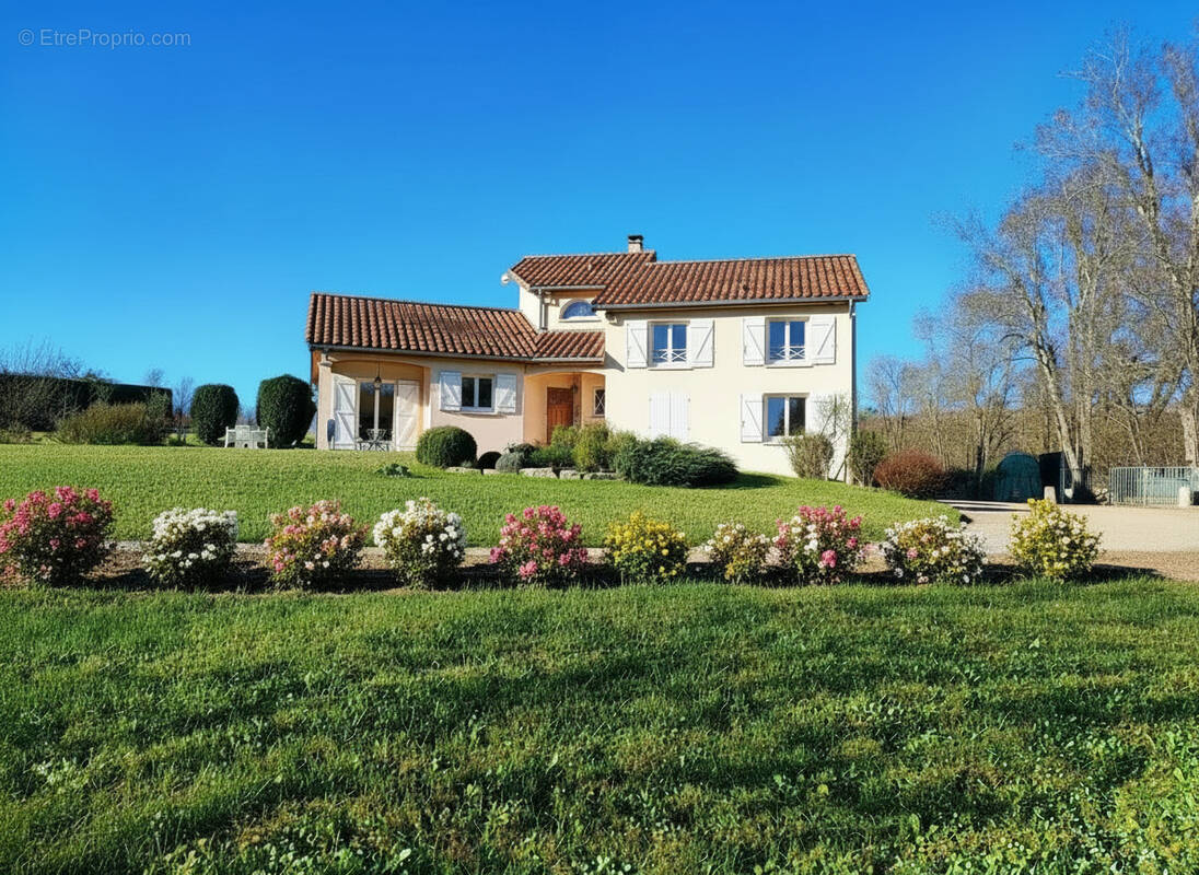 Maison à SALAGNON
