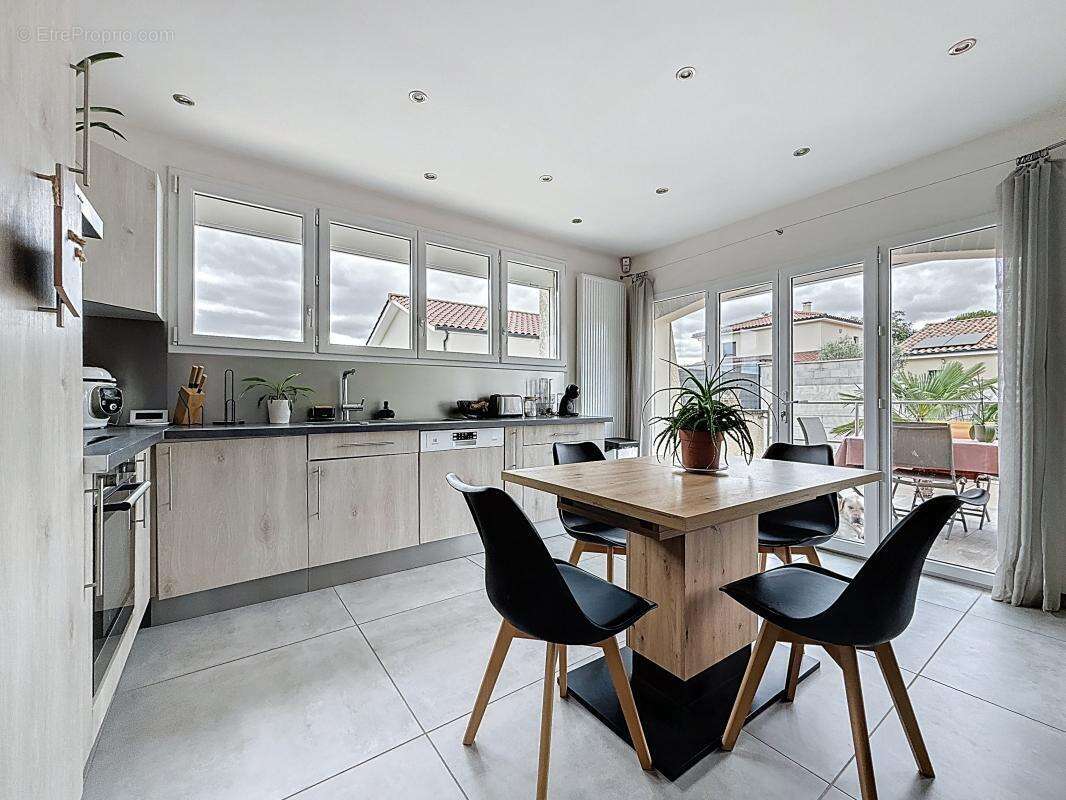 Appartement à REVENTIN-VAUGRIS