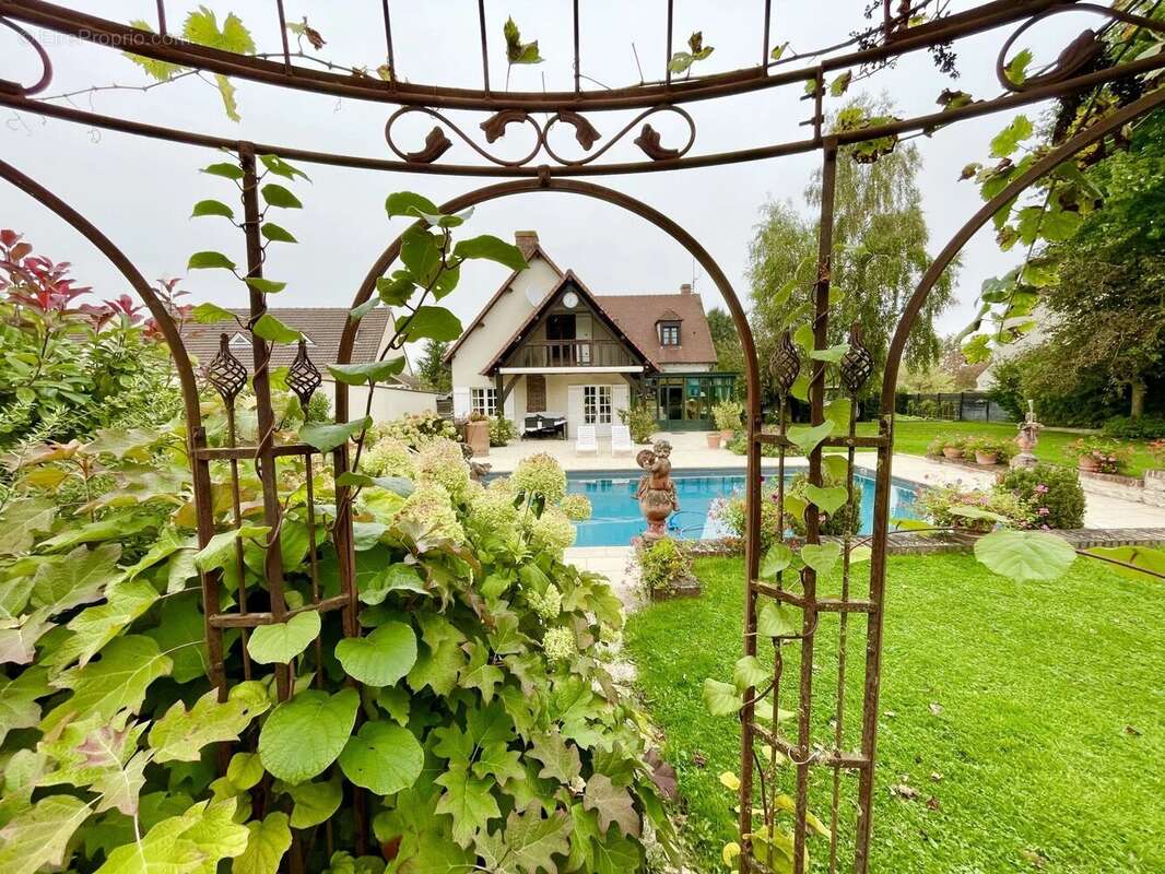 Maison à HOUDAN