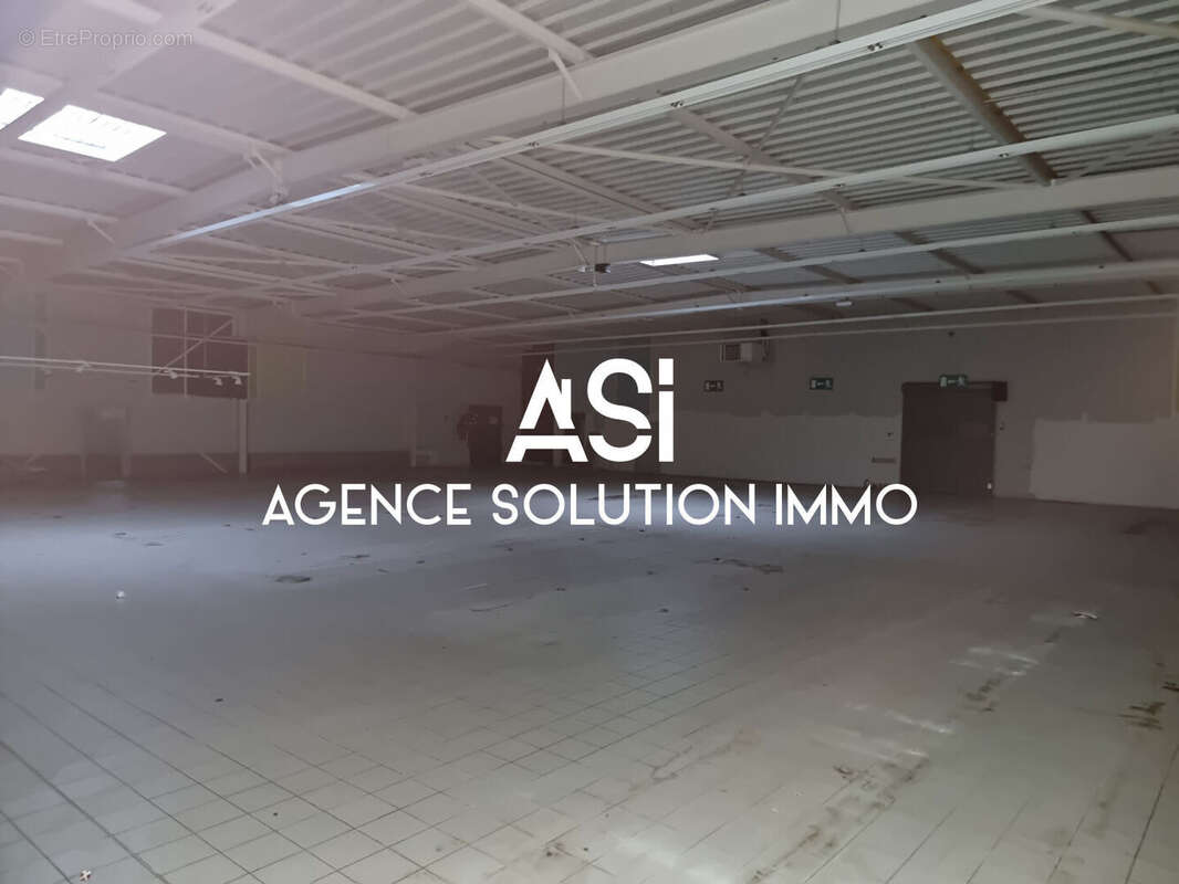 Commerce à VILLAINES-LA-JUHEL