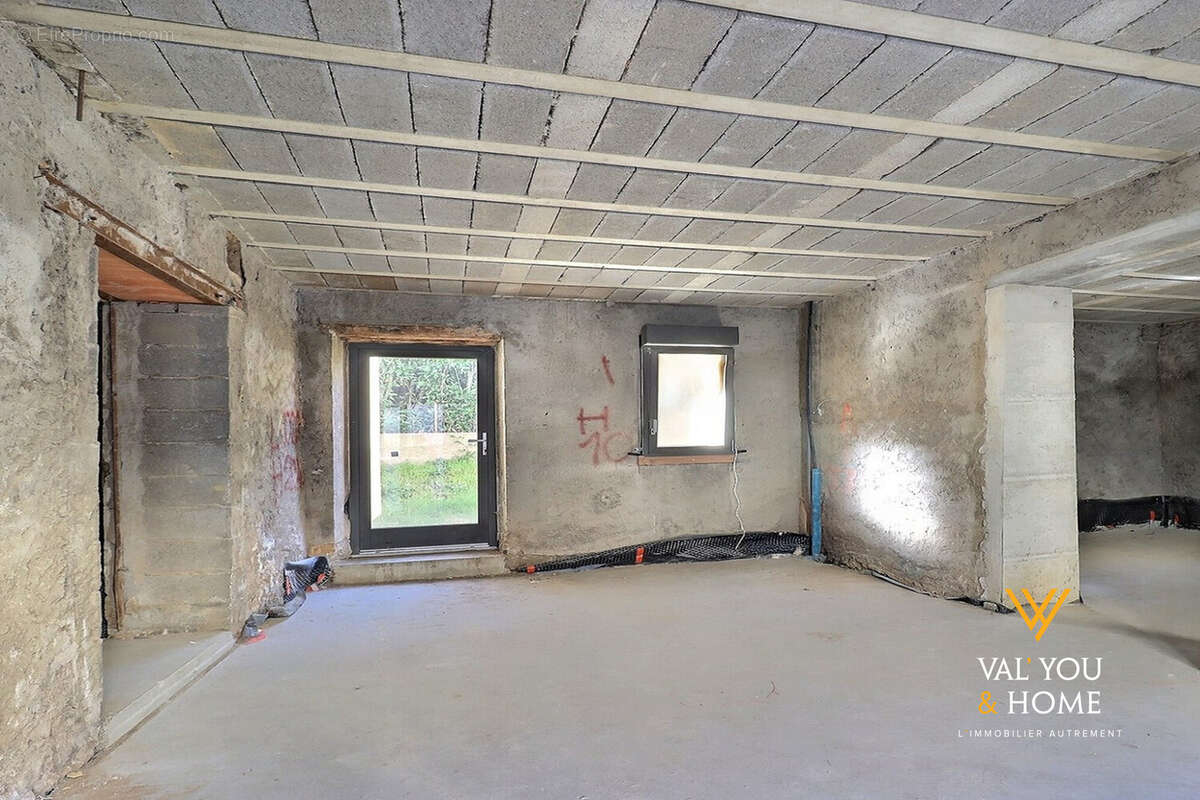 Appartement à LA TOUR-DE-SALVAGNY