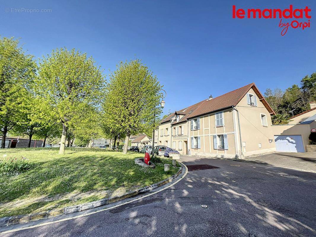 Appartement à JUZIERS