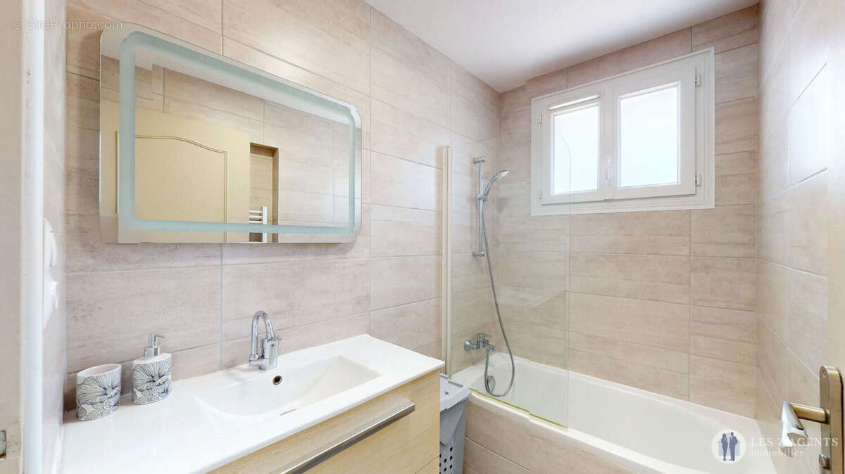Appartement à SAINT-MARTIN-D'HERES