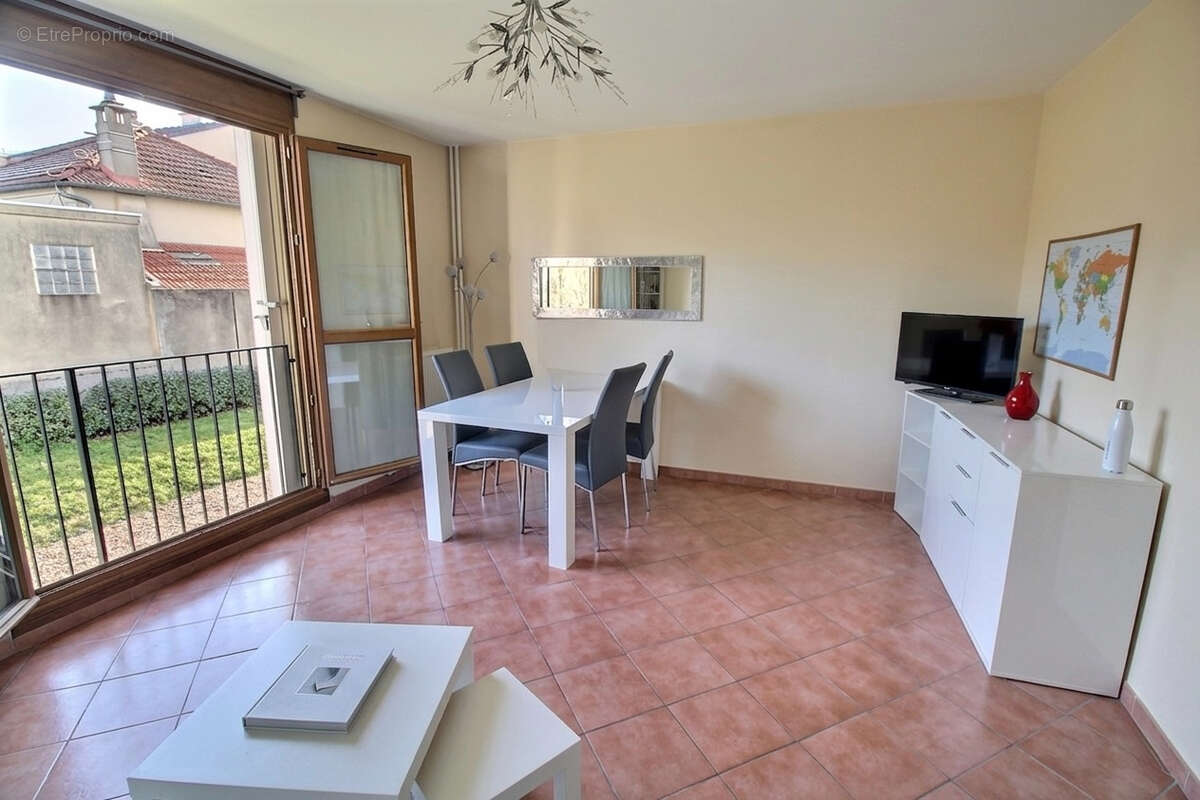 Appartement à NANTERRE
