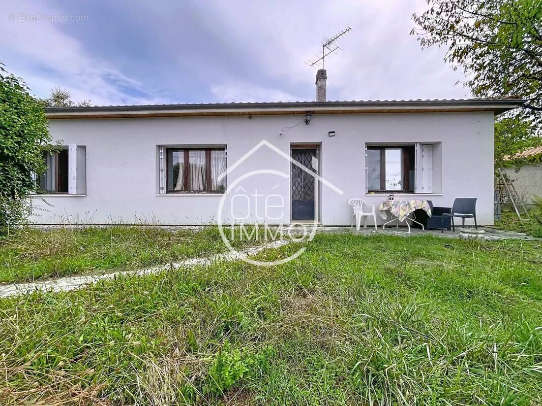 Maison à SAINT-MAGNE-DE-CASTILLON