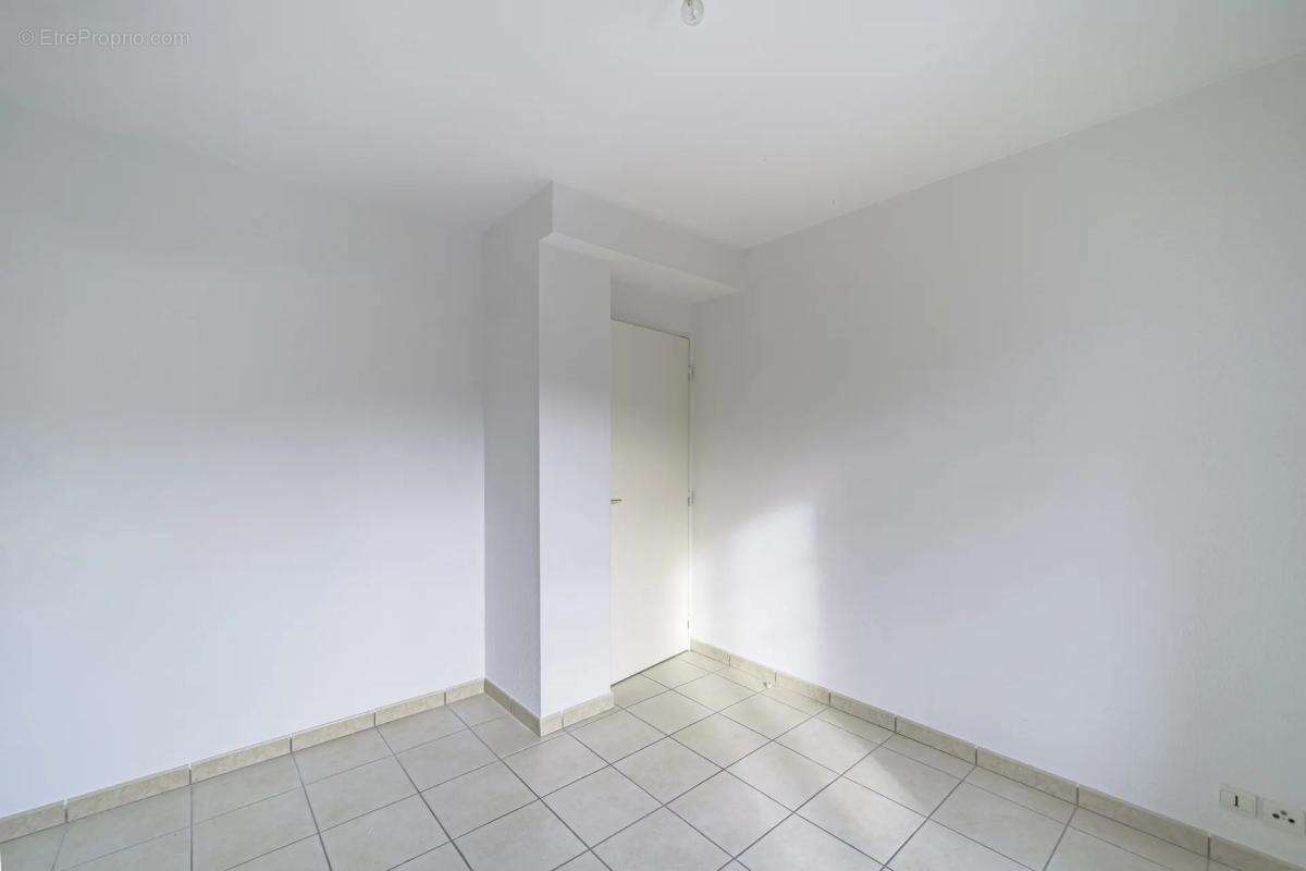 Appartement à LA ROQUE-D'ANTHERON