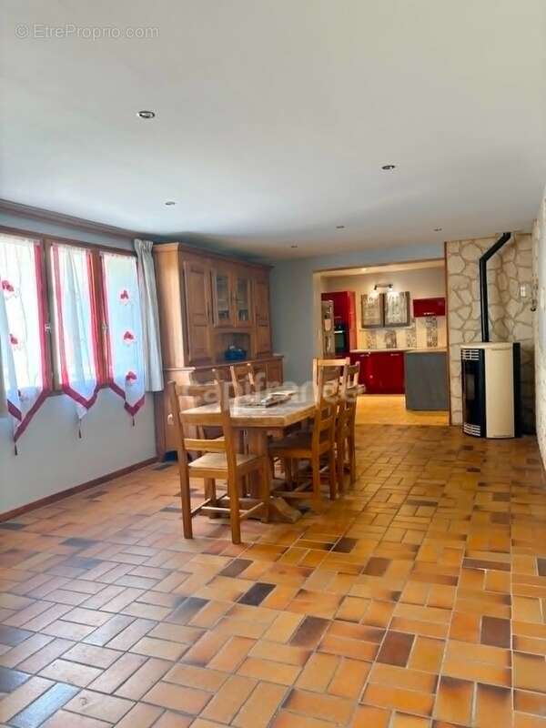 Investissement malin : habitation 117m², stockage et forte rentabilité - photo 2