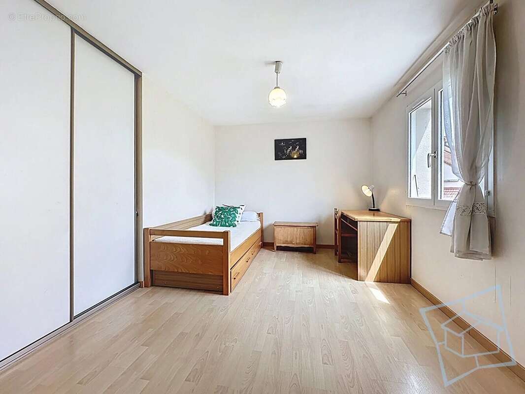 Maison à VOISINS-LE-BRETONNEUX