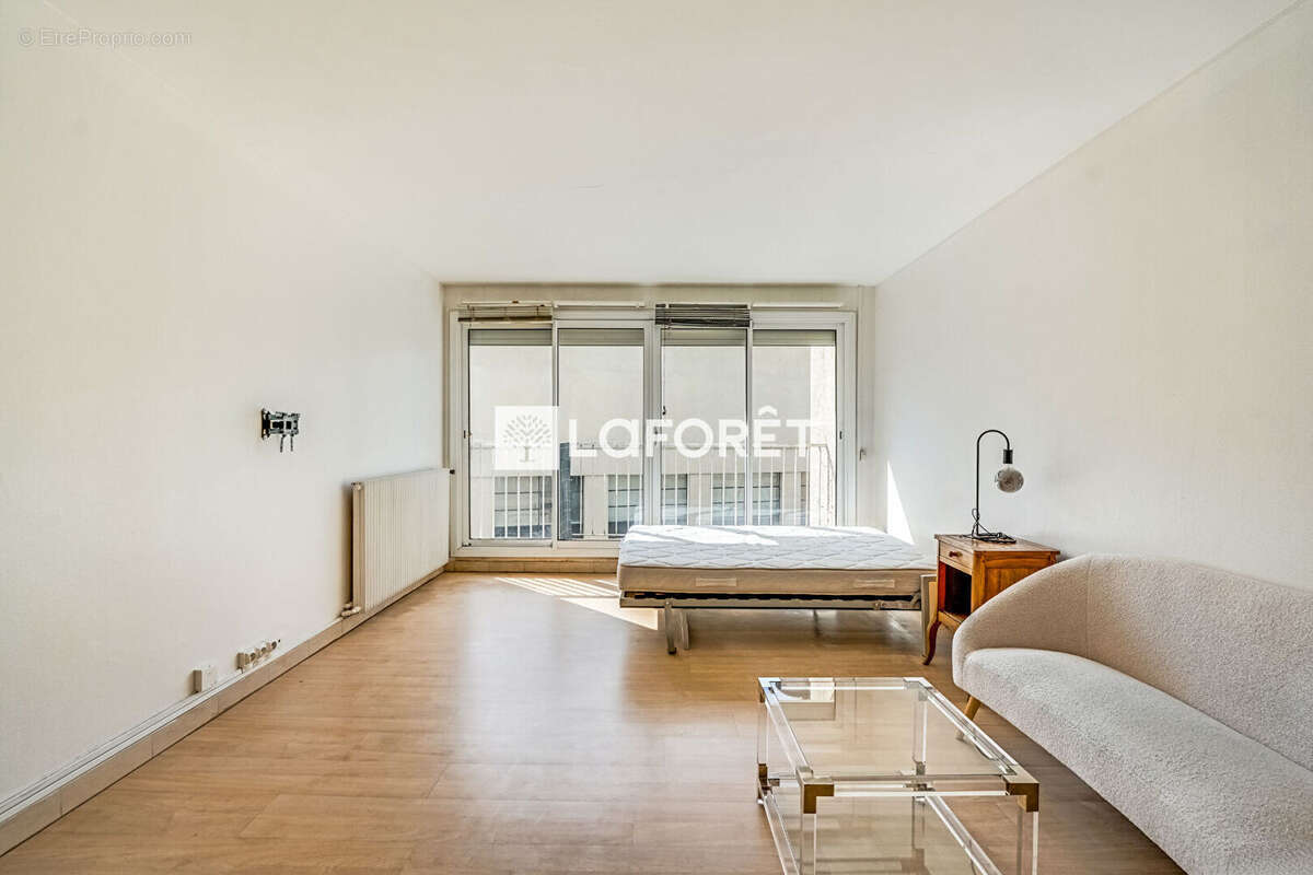 Appartement à PARIS-11E
