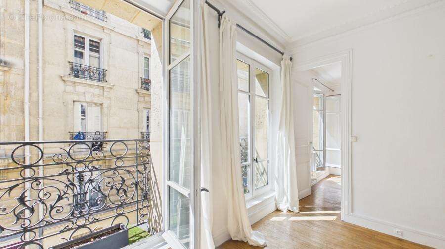 Appartement à PARIS-18E
