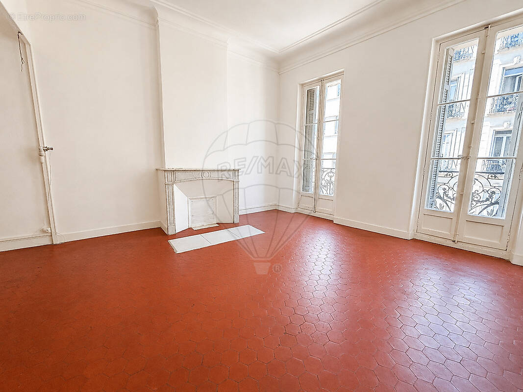 Appartement à MARSEILLE-4E