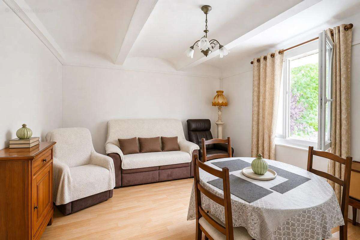 Maison de 7 pièces de 220 m² situé au Martinet - photo 6