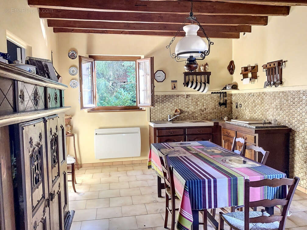 Maison à MANZAC-SUR-VERN