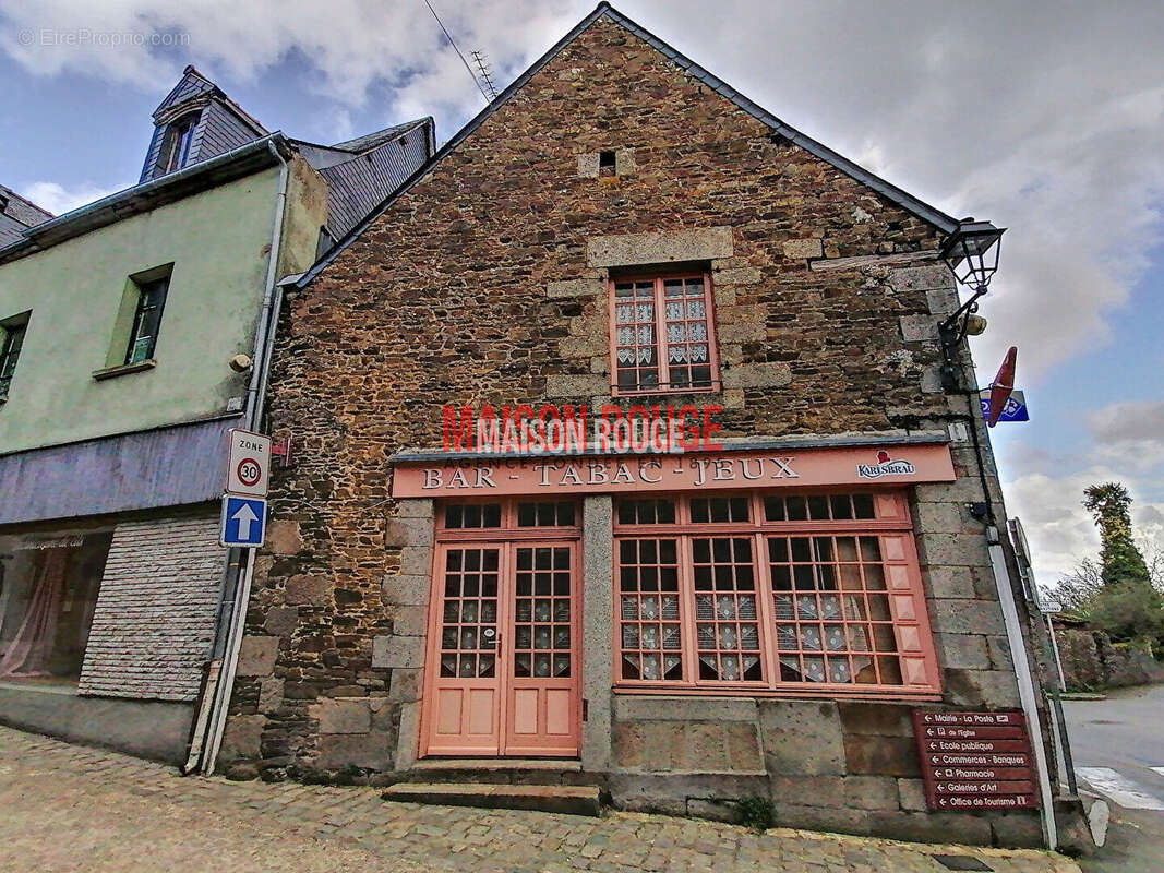 Maison à BAZOUGES-LA-PEROUSE