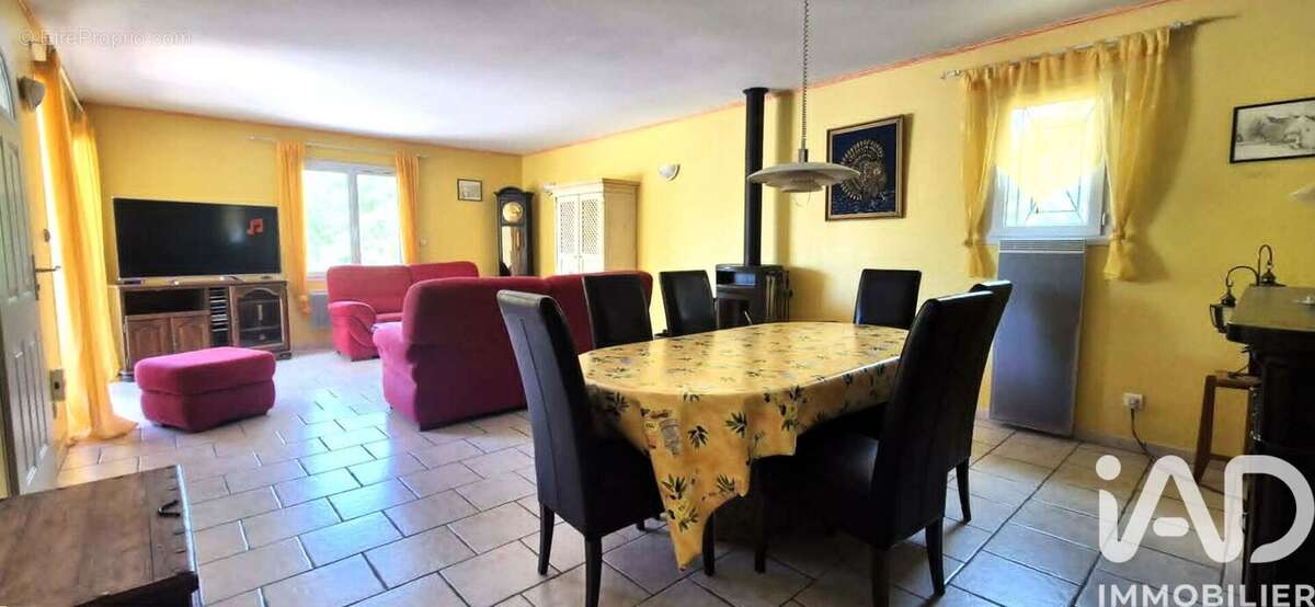 Maison 113 m² à Saint-Andre-De-Roquepertuis  - photo 7