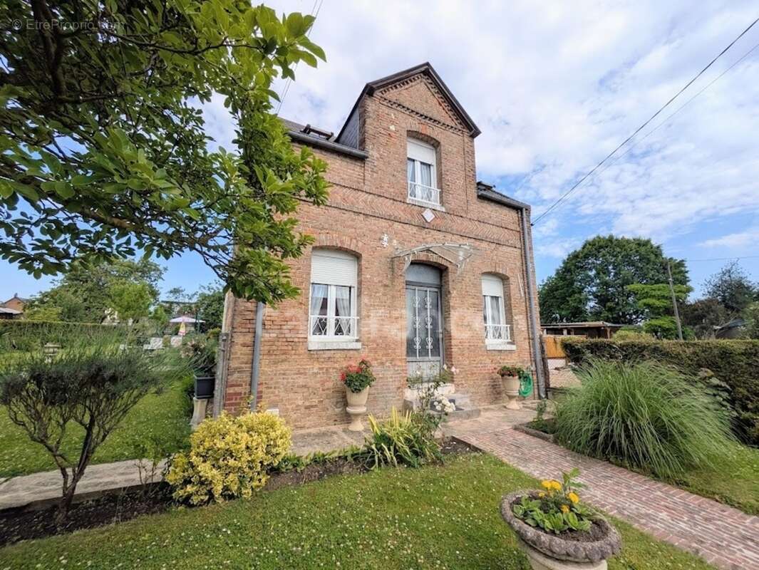 Exclusivité : Elégante maison bourgeoise de caractère de 81m2 avec dépendances et jardin clos, terrain de 698m2 - Secteur AUMALE - photo 2