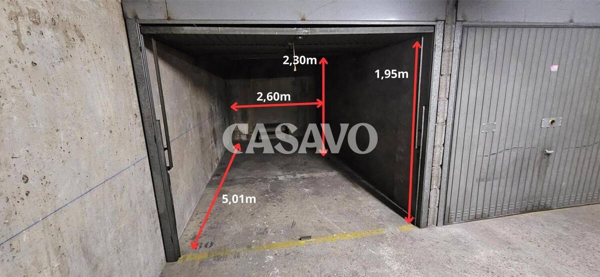 Parking à PARIS-18E