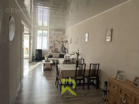 Charmante Maison de Village Rénovée avec 4 Chambres et Patio ensoleillé à La Redorte - photo 2