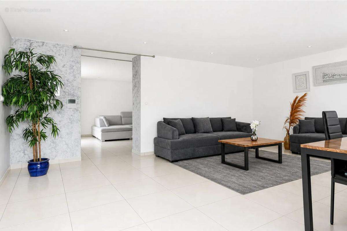 Immeuble rénové avec 3 appartements à Mulhouse - photo 5