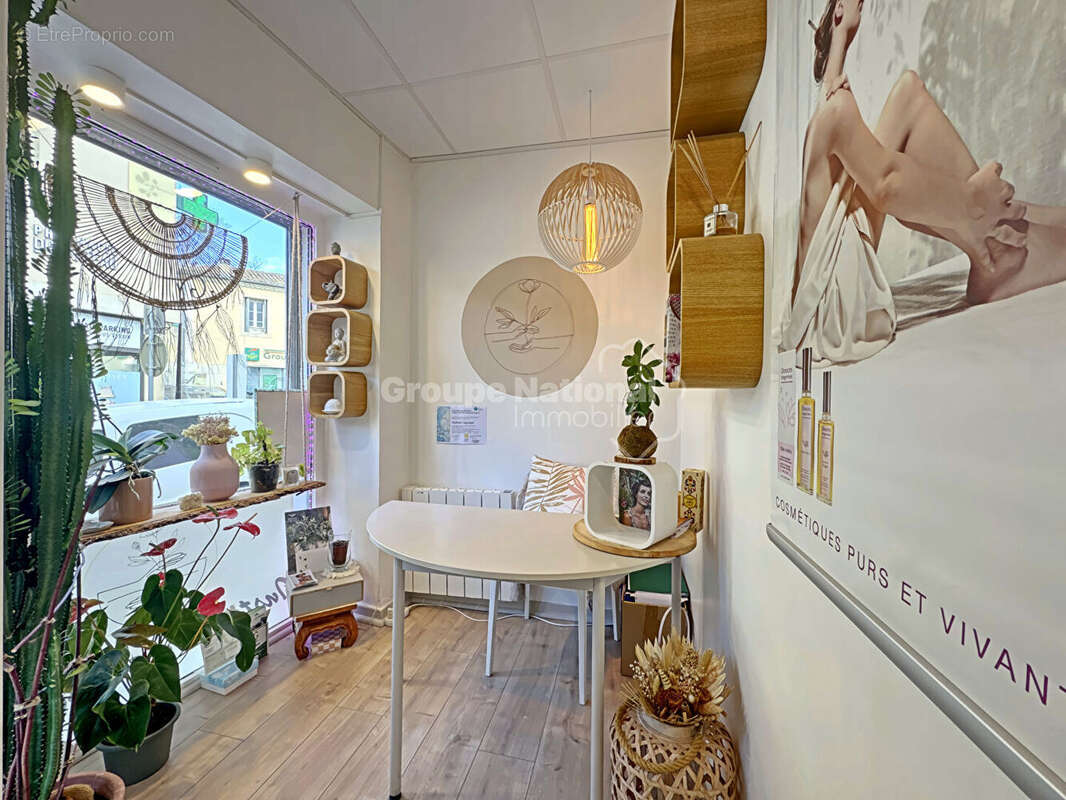 Commerce à CASTRIES