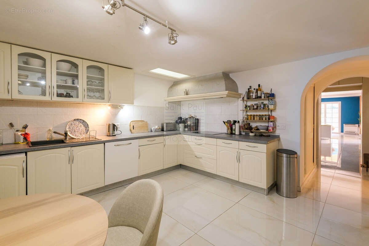 Appartement- 158m2 - Saint-Paul de Vence - photo 4