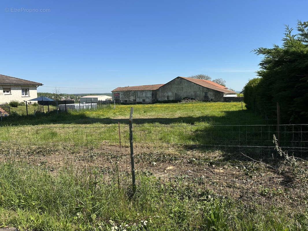 Terrain à SILLY-SUR-NIED