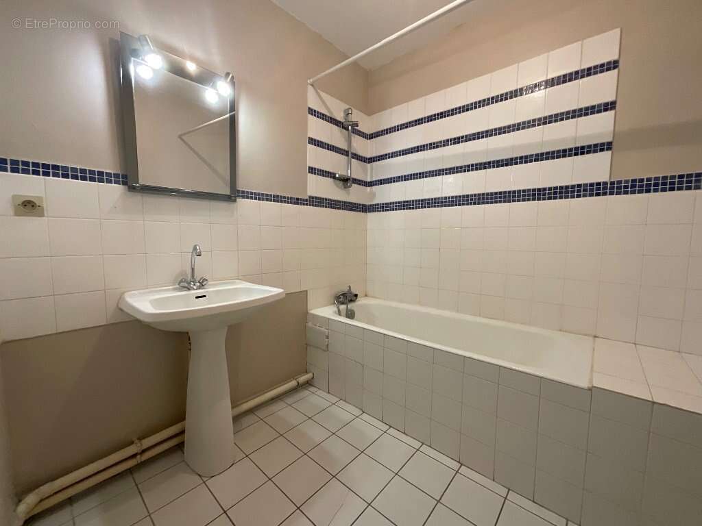 Saint-Just - Appartement T2 dernier étage - photo 10