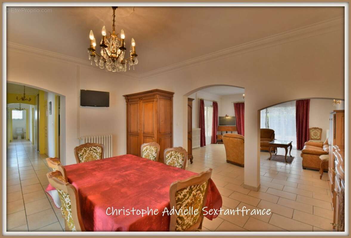 Bergerac; maison de plain pied 3 chambres 2 salles d'eau, double séjour, double garage séparé sur 909 M2 - photo 3